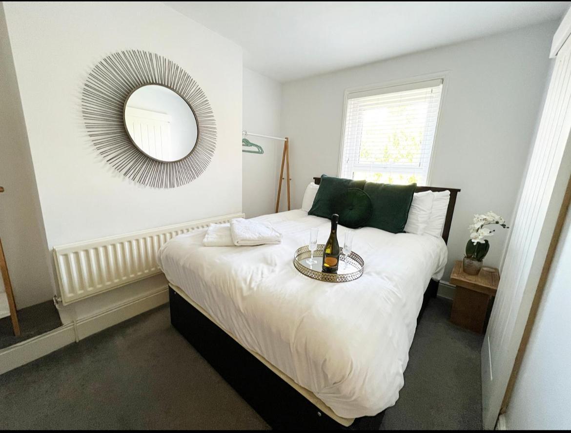 Modern 3 Bed, Heart Of Ashley Cross, 5 Mins To Sandbanks Poole Εξωτερικό φωτογραφία